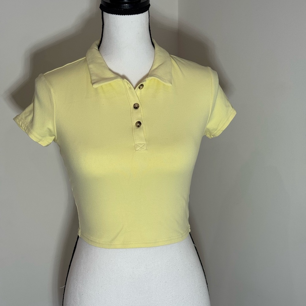 ALO Yoga Light Yellow Polo Crop Top - Picture 2 of 4